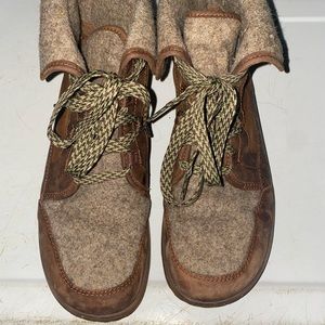 Women’s 11 Chaco boots